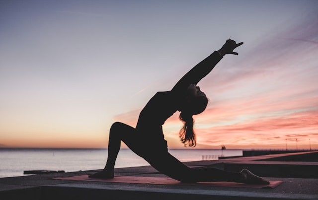 Silhouette photography of a woman doing yoga
