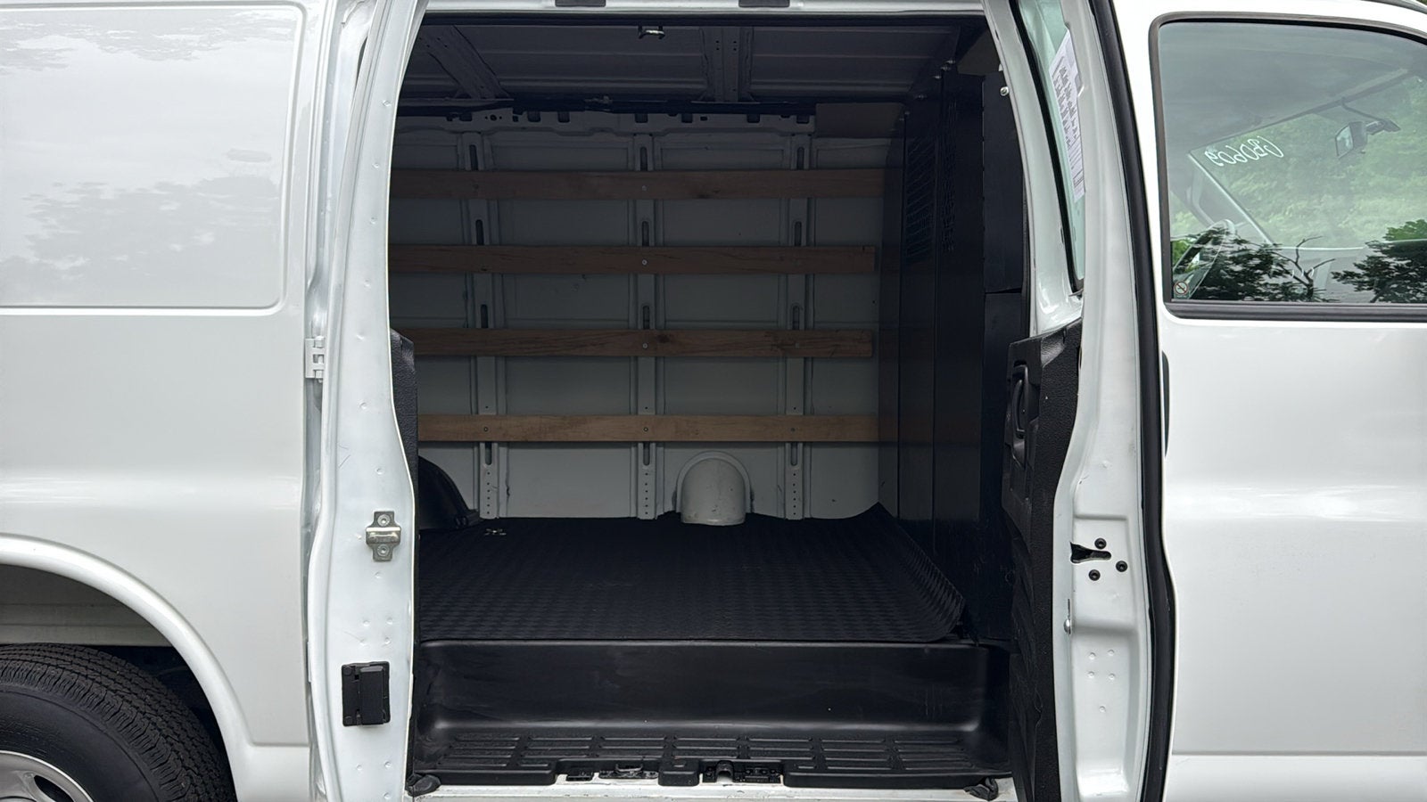 2024 Chevrolet Express Cargo 2500 WT