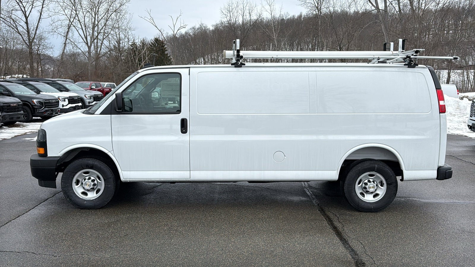 2025 Chevrolet Express Cargo WT