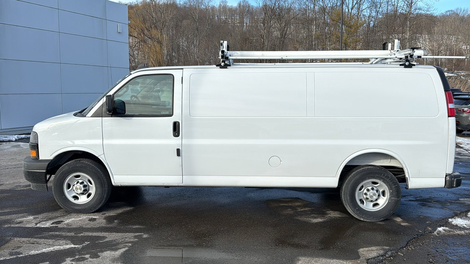2025 Chevrolet Express Cargo WT