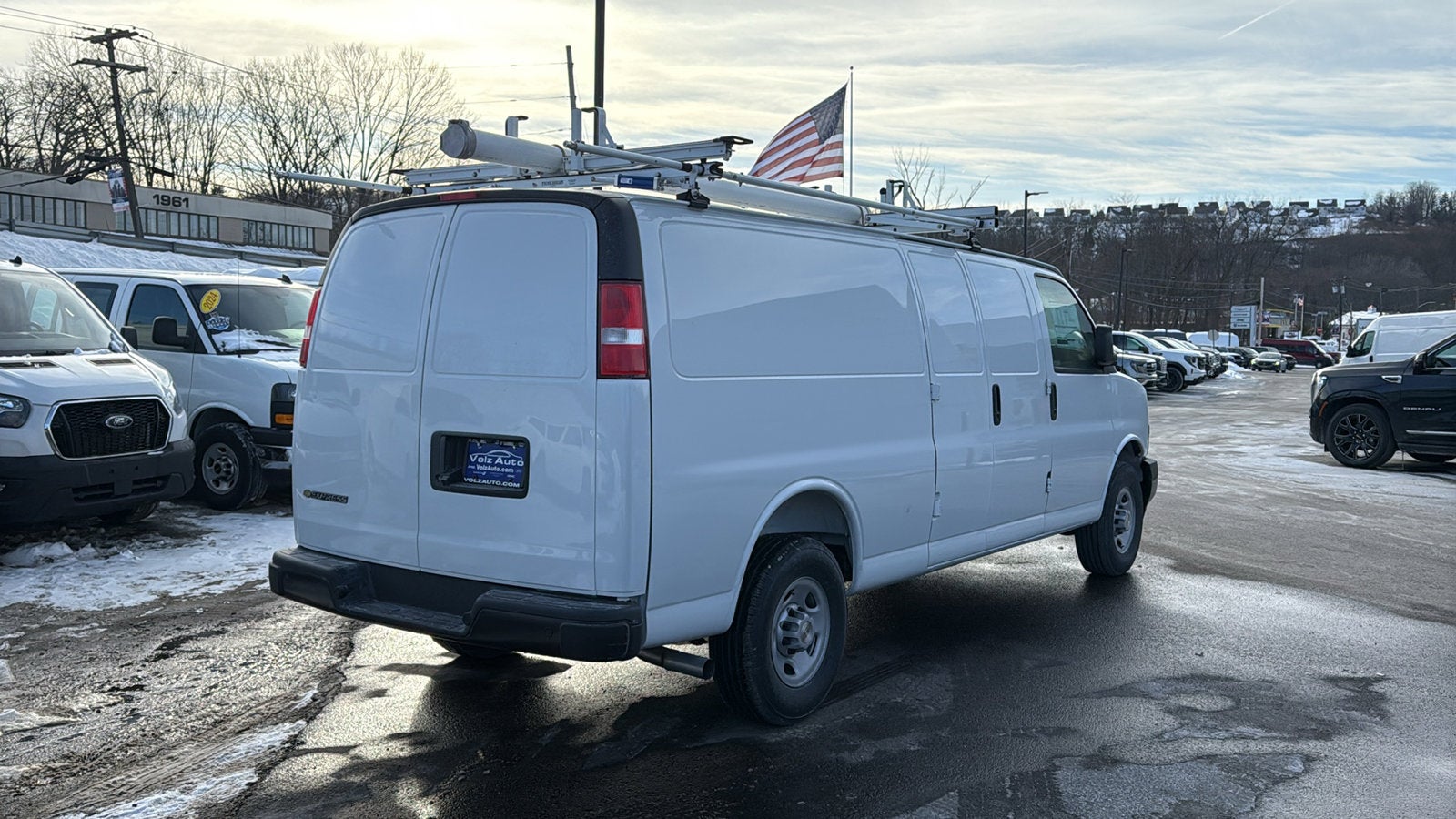 2025 Chevrolet Express Cargo WT
