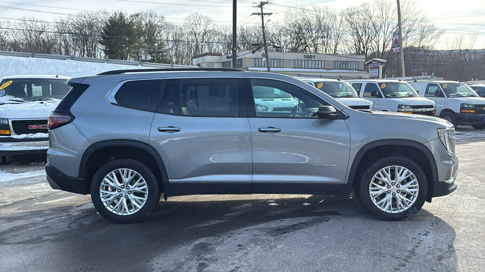 2024 GMC Acadia Elevation