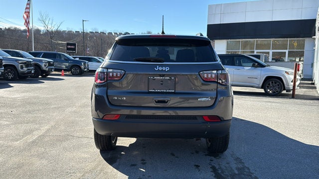 2022 Jeep Compass Latitude Lux