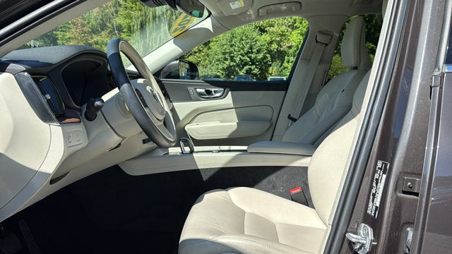 2022 Volvo XC60 Momentum