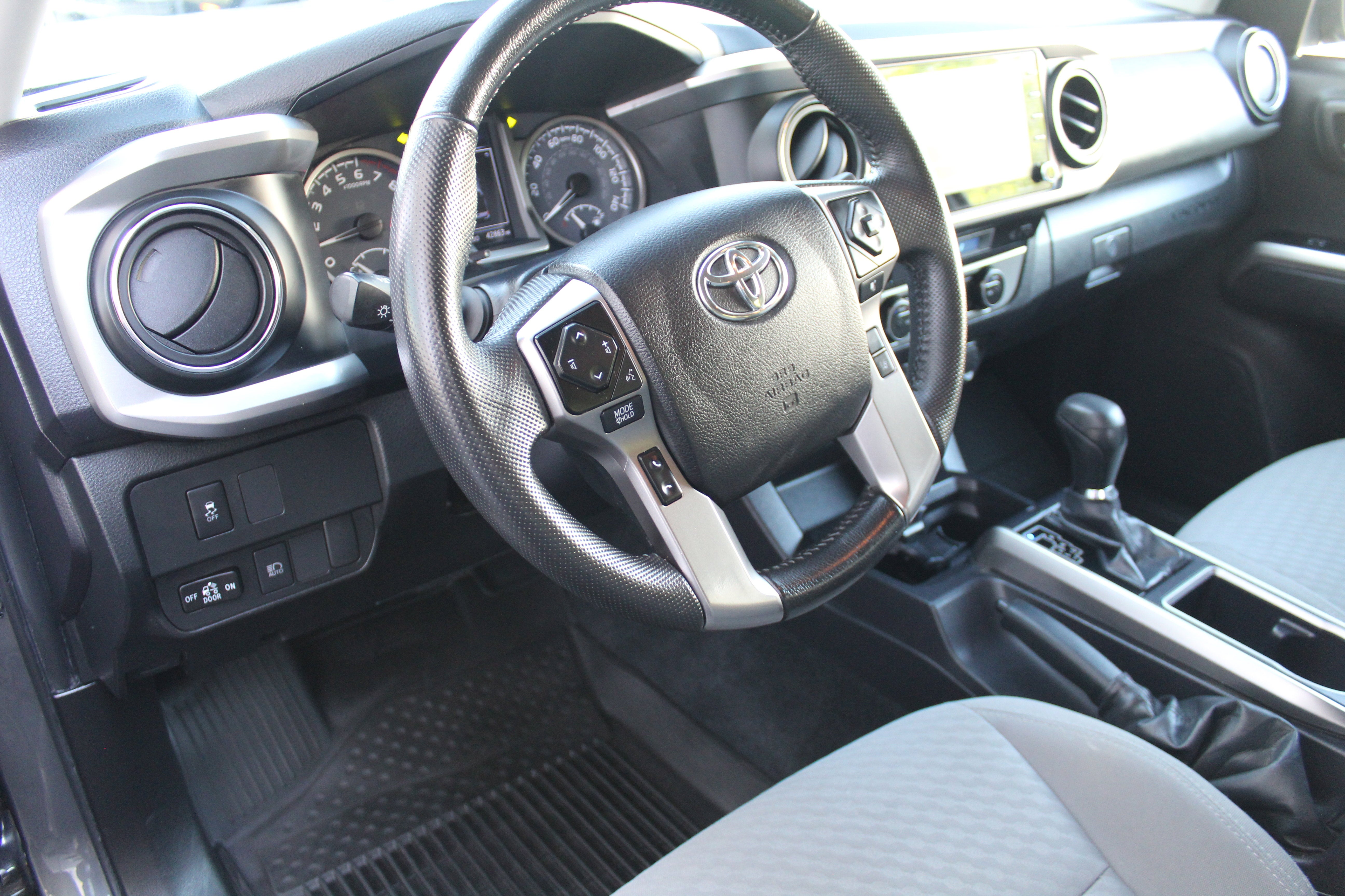 2022 Toyota Tacoma 4WD SR V6