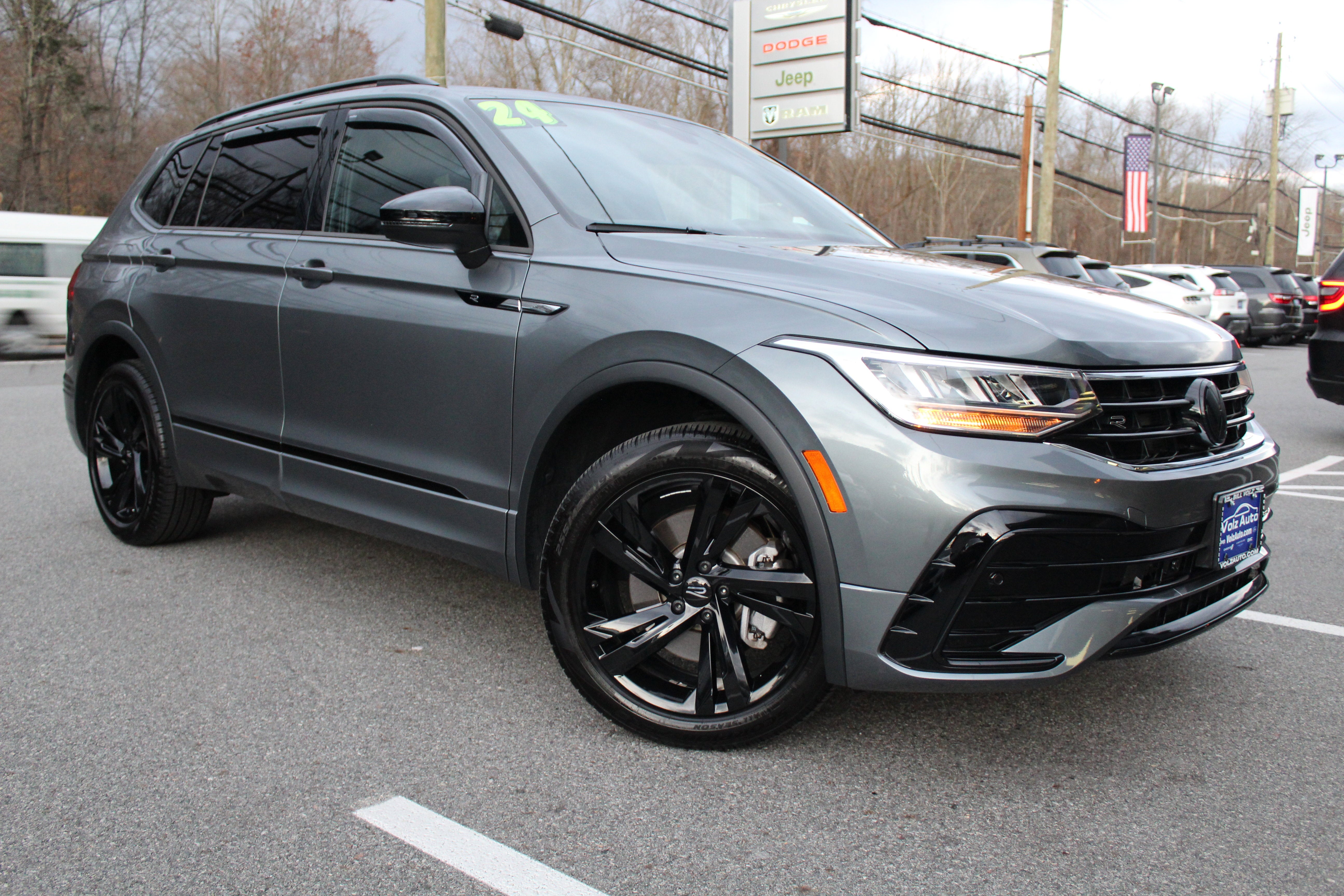 2024 Volkswagen Tiguan SE R-Line Black