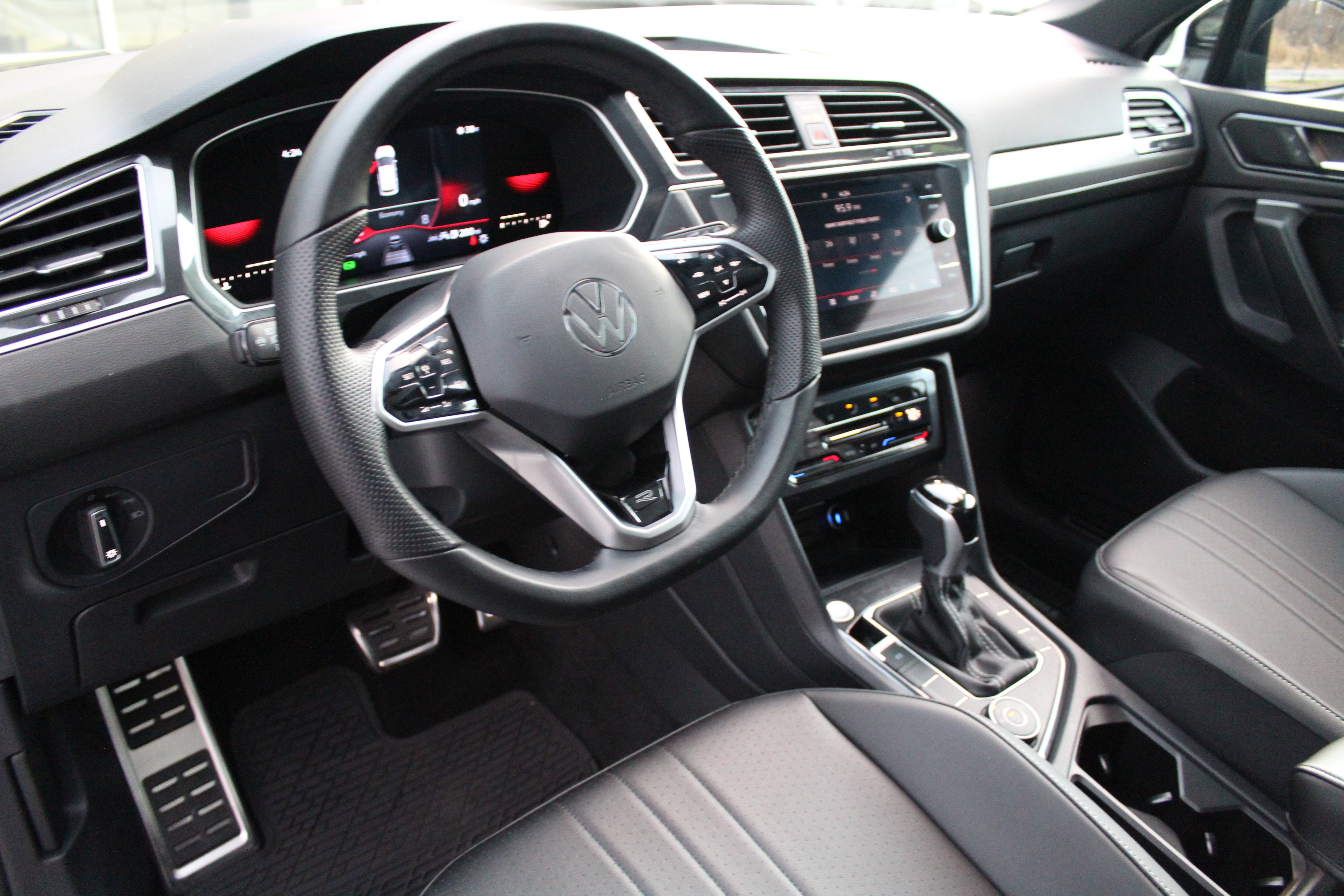 2024 Volkswagen Tiguan SE R-Line Black